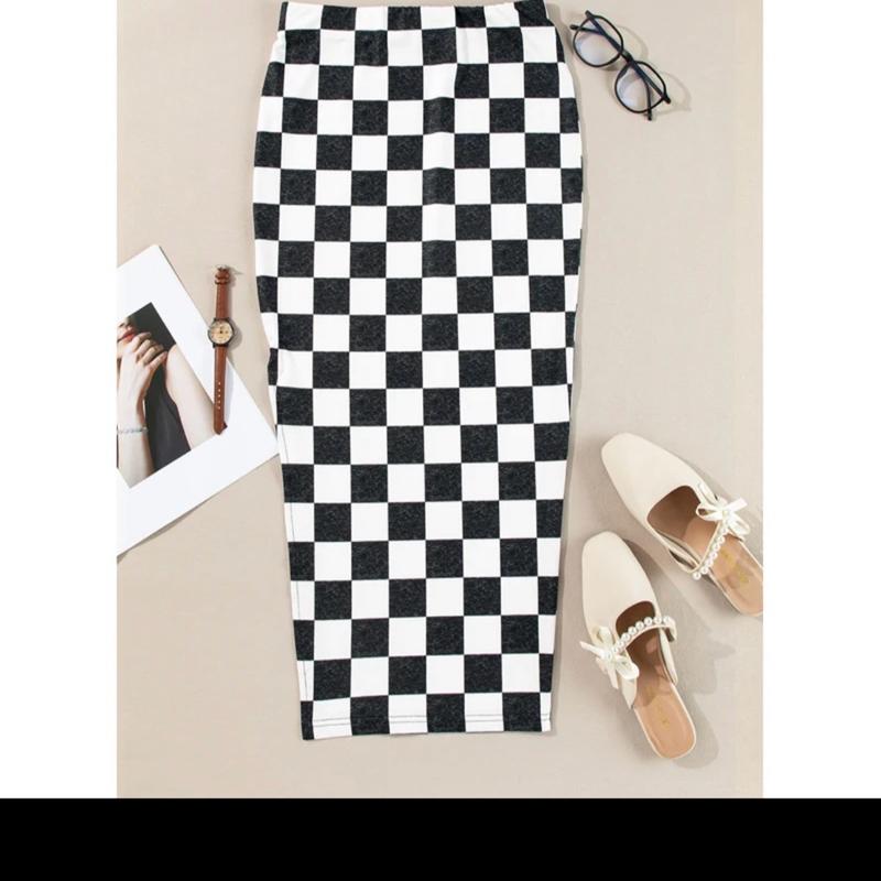 Women's Checkered Midi Skirt - Fashionable Bottom for All Occasions - Womenswear