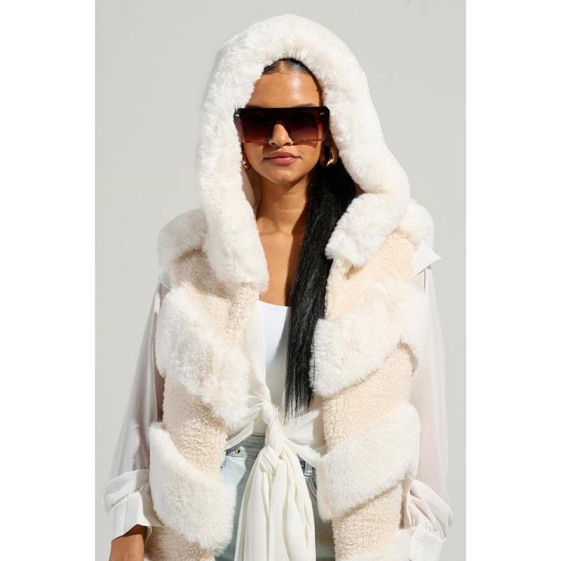 JEMI MIX MATERIAL FAUX FUR VEST IN IVORY