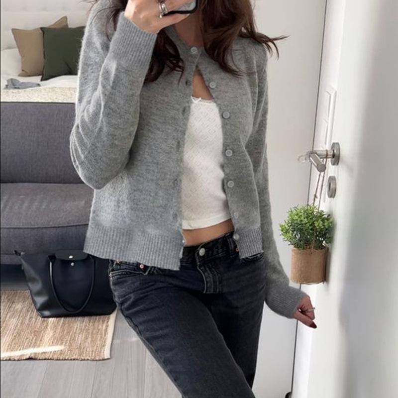 2024 Autumn and Winter New Retro Slim Breasted Cardigan Design Idle Style round Neck Long Sleeve Knitted Top for Women Knitwear Womenswear