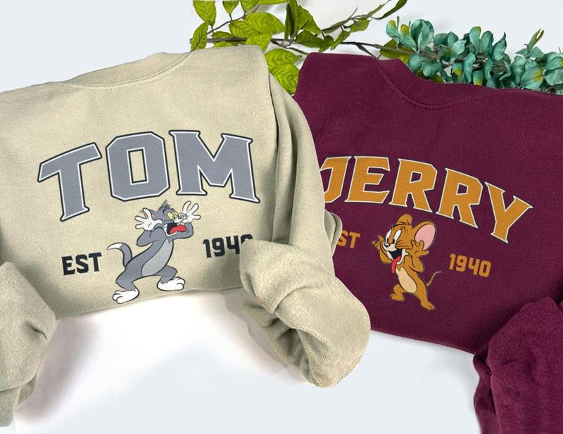 Couple Sweatshirt, T.Shirt, Cartoon Tom and Jerry Print Sweatshirts, Trending Crewneck, Vintage shirt, Couple Shirt, Crewneck Graphic Unisex T.Shirt