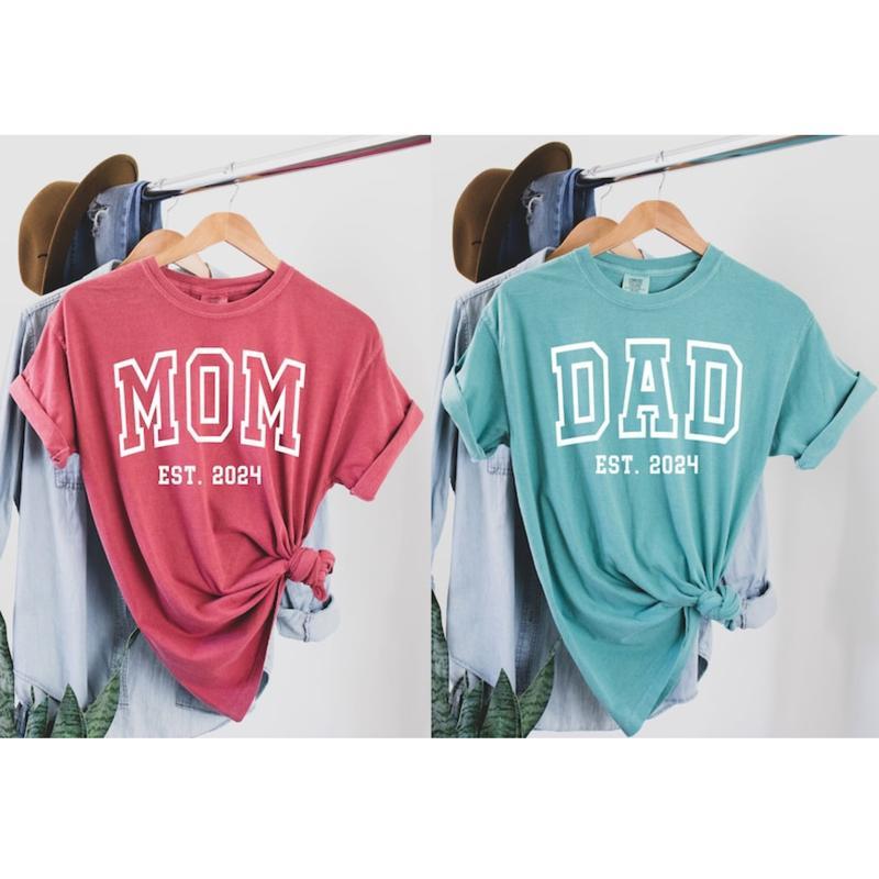 Mom & Dad EST.2024 T-shirt , Mama Shirt, Dad Shirt, Gift For Him , Gift For Her ,Couple Tee, Mother's Day,Gildan Crewneck T-shirt